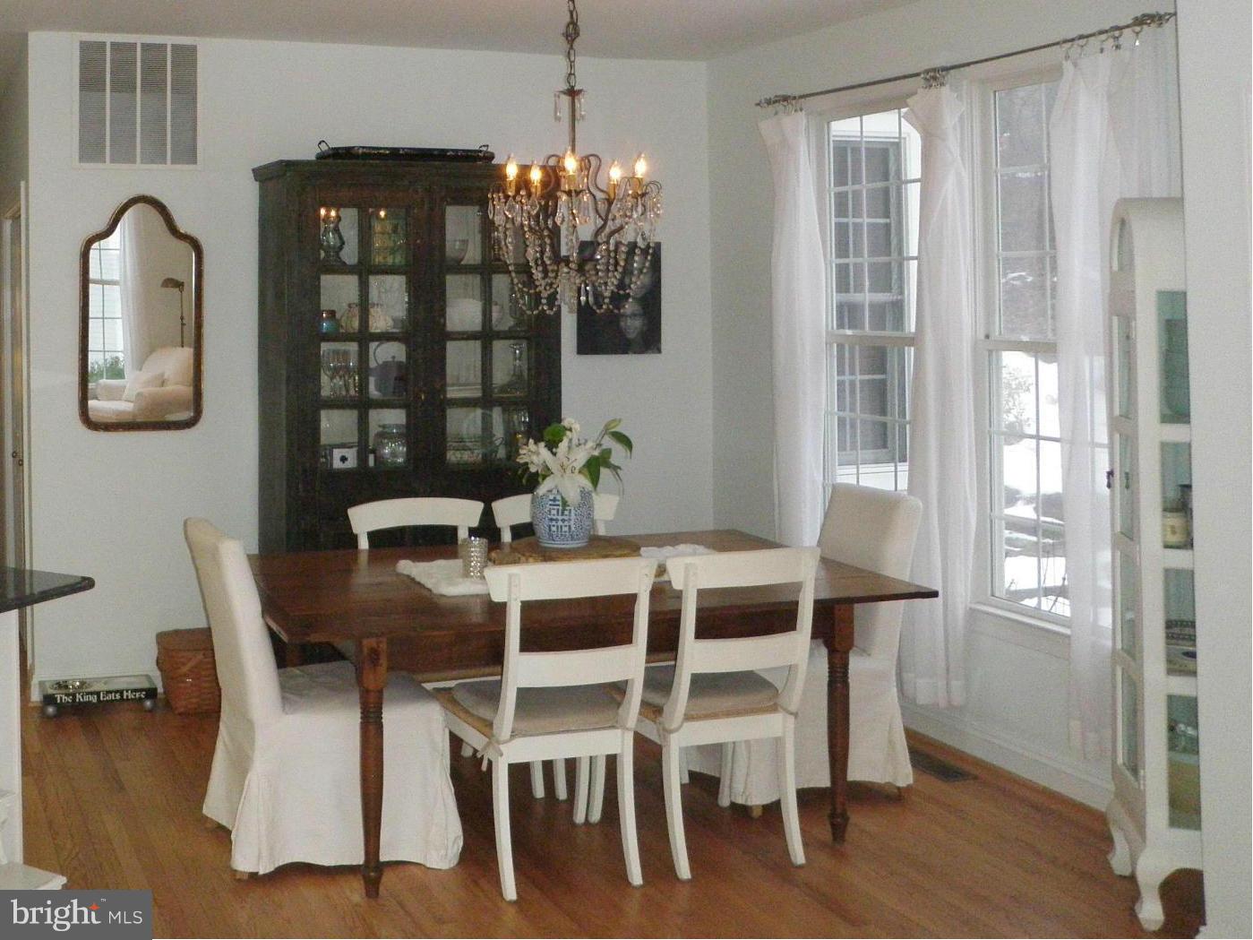 107 Shore Road Arnold, MD 21012 - Photo 12 of 30 Kitchen breakfast nook