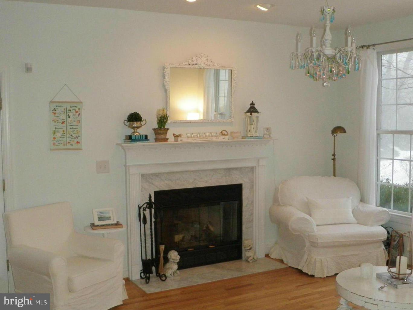 107 Shore Road Arnold, MD 21012 - Photo 18 of 30 Family Room w/ gas fireplace