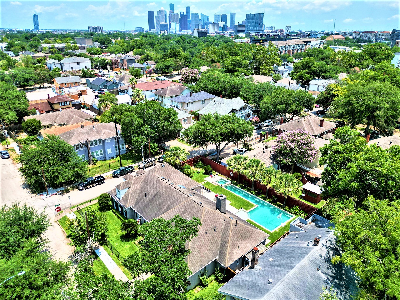 4401 Roseland Street Houston, TX 77006 - Photo 5 of 46 4401 Roseland, a 10,000 square foot corner lot in Historic Montrose / Museum District Neighborhood, just a few short minutes from Downtown Houston!!!