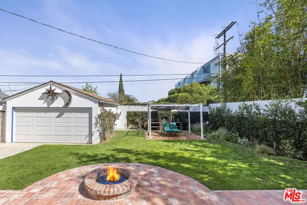 a view of a house with a backyard