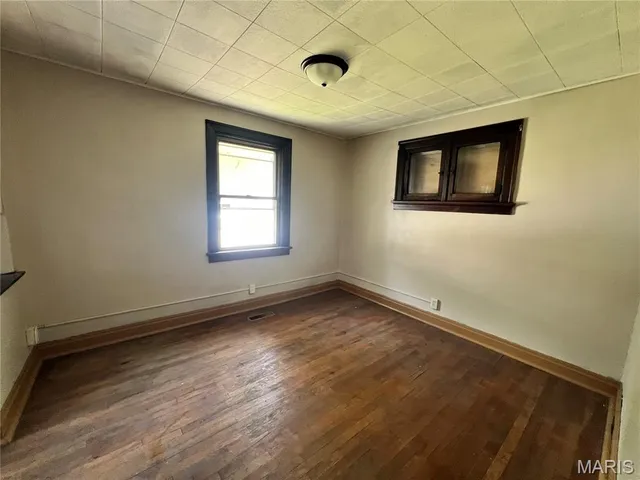 $1,000 | 8356 Eton Place, St. Louis, MO 63136