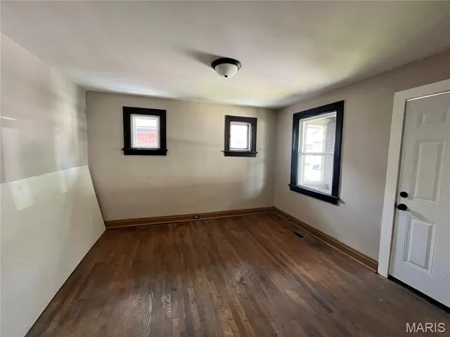 $1,000 | 8356 Eton Place, St. Louis, MO 63136