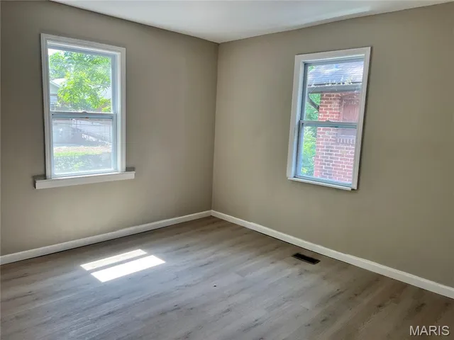 $1,000 | 8356 Eton Place, St. Louis, MO 63136