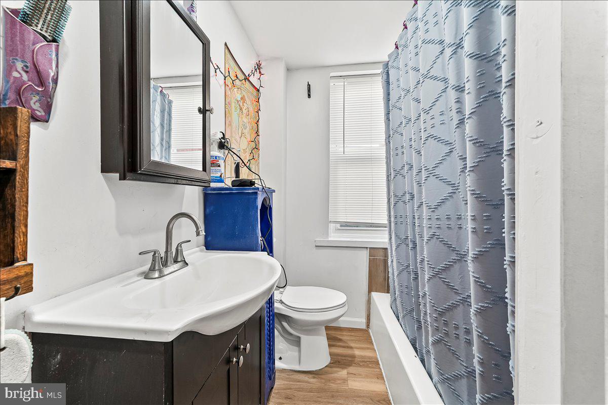 5451 Pine Street Philadelphia, PA 19143 - Photo 30 of 34 Hall Bathroom