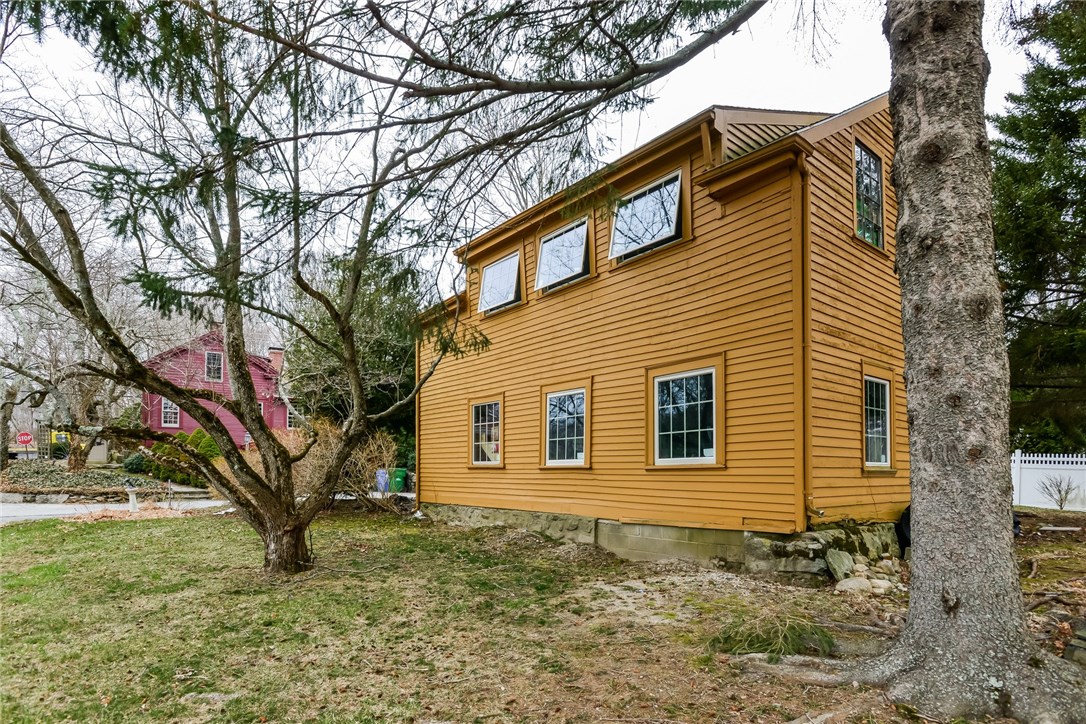 2799 Mendon Road Cumberland, RI 02864 - Photo 21 of 27 barn