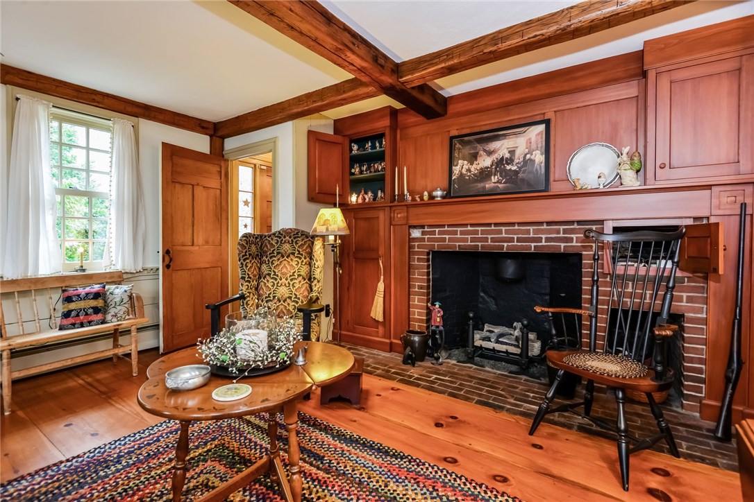 2799 Mendon Road Cumberland, RI 02864 - Photo 4 of 27 livingroom