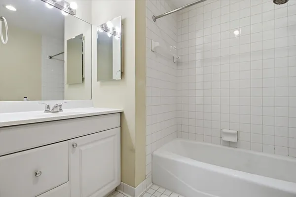 $1,600 | 6337 Roosevelt Road, Unit 114, Berwyn, IL 60402