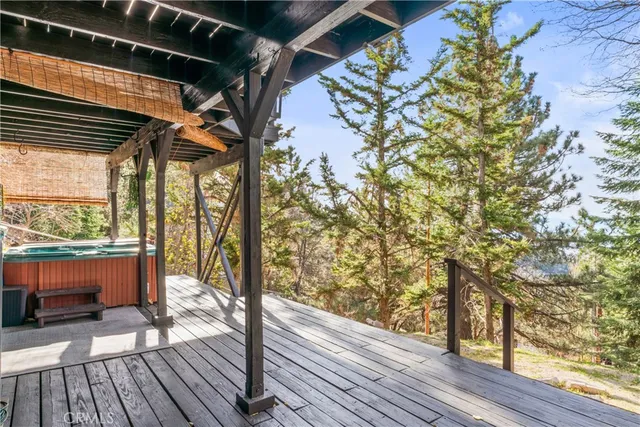 a view of yard with green space