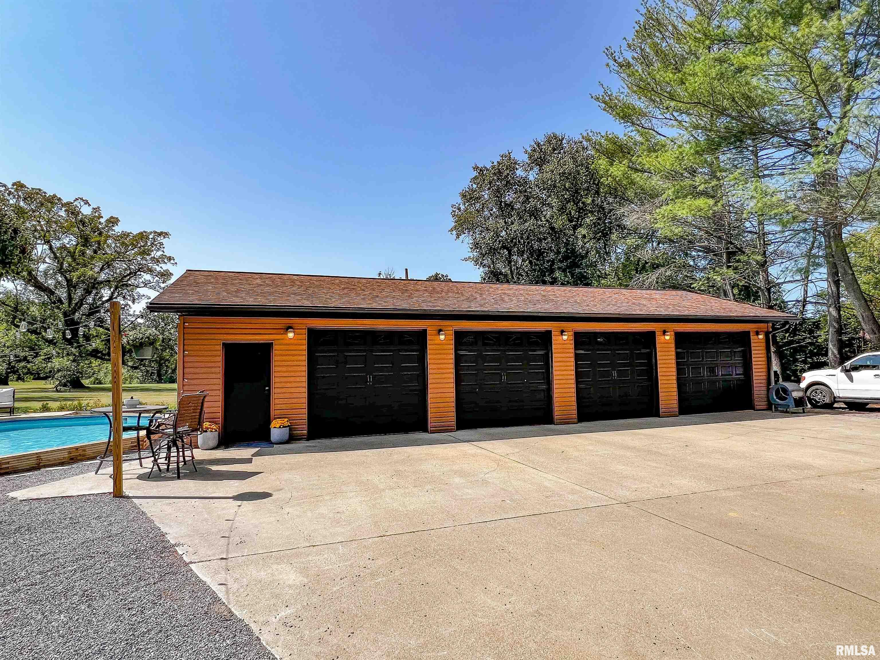 62 Hancock Drive Flora, IL 62839 - Photo 11 of 97