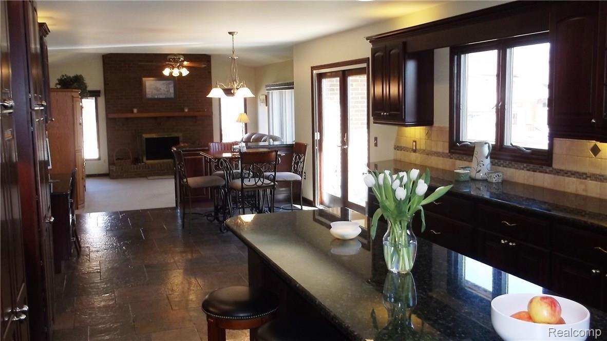 2147 Kennedy Drive Rochester, MI 48309 - Photo 6 of 31 Kennedy 025.JPG
