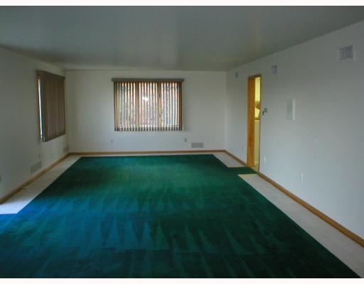 518 Ridgeview Road Mount Pleasant, PA 15666 - Photo 5 of 12 Living Room.