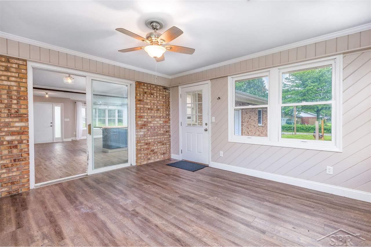 1975 North Graham Road Freeland, MI 48623 - Photo 8 of 30 Looking into Sunroom