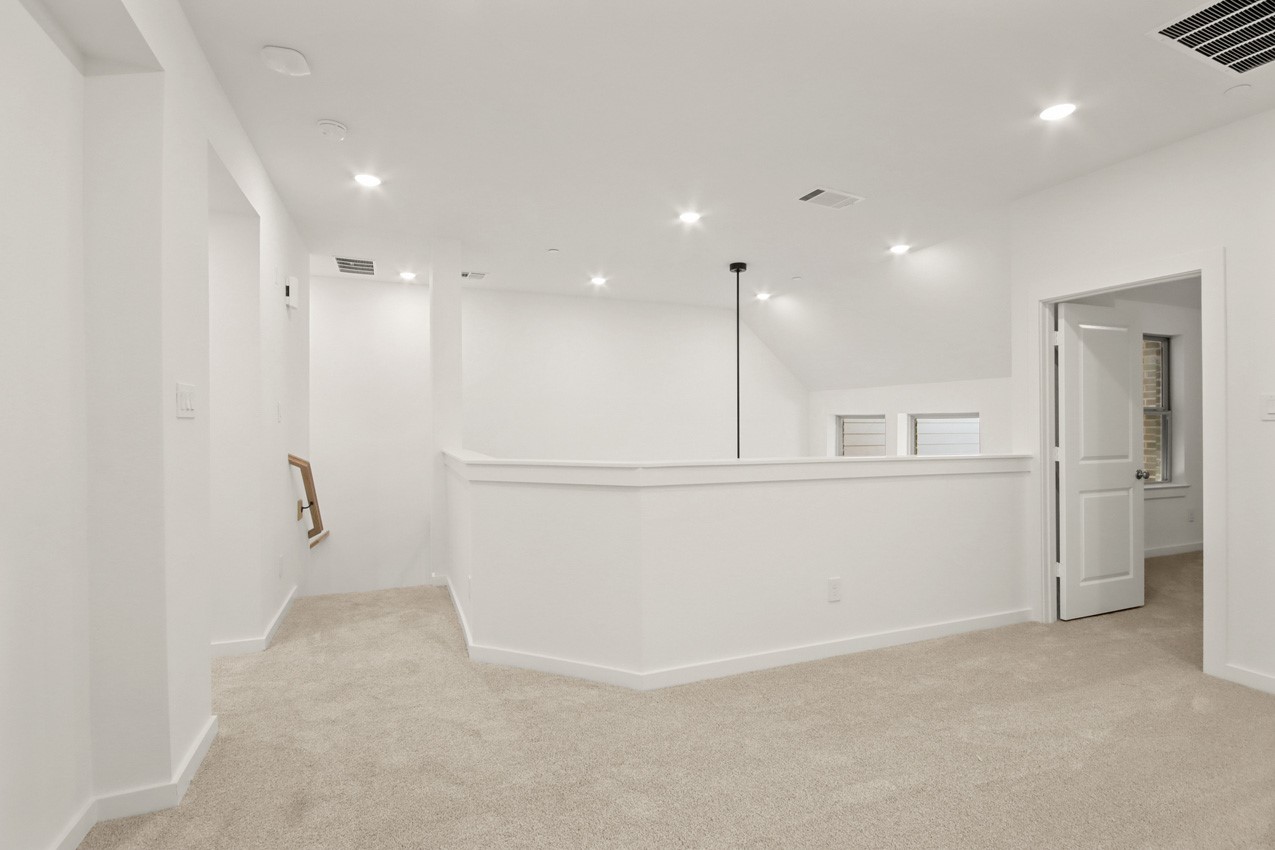 333 Fields Lane Montgomery, TX 77316 - Photo 17 of 20 Loft