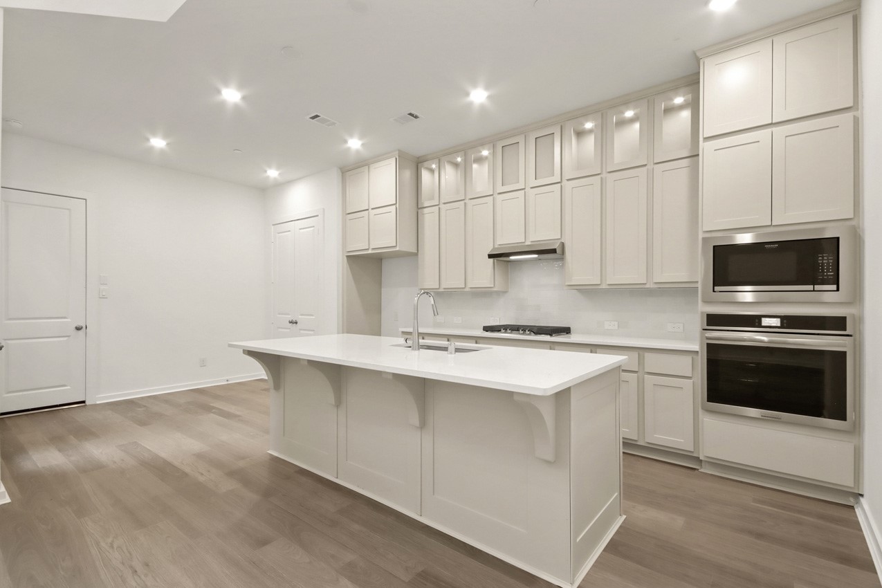 333 Fields Lane Montgomery, TX 77316 - Photo 2 of 20 Kitchen