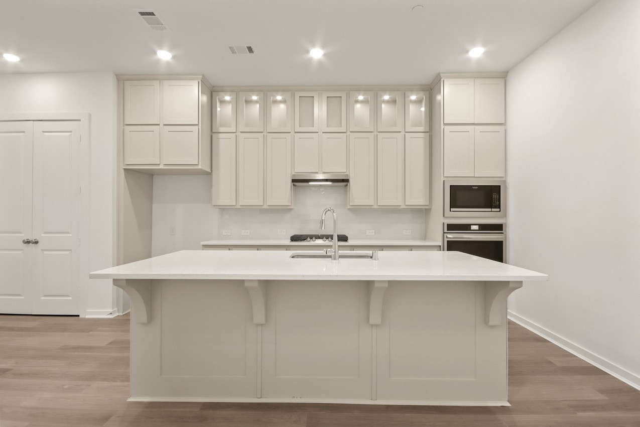 333 Fields Lane Montgomery, TX 77316 - Photo 3 of 20 Kitchen