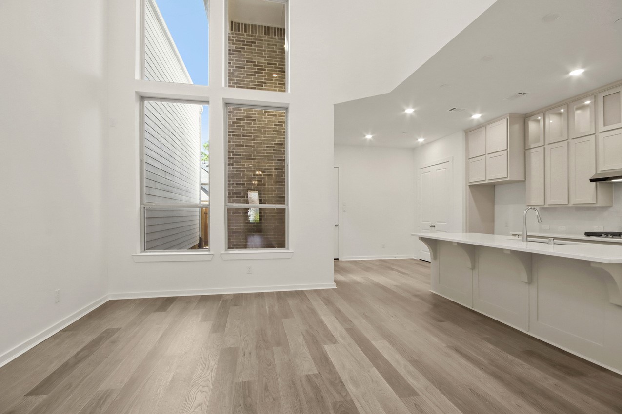 333 Fields Lane Montgomery, TX 77316 - Photo 6 of 20 Family Room