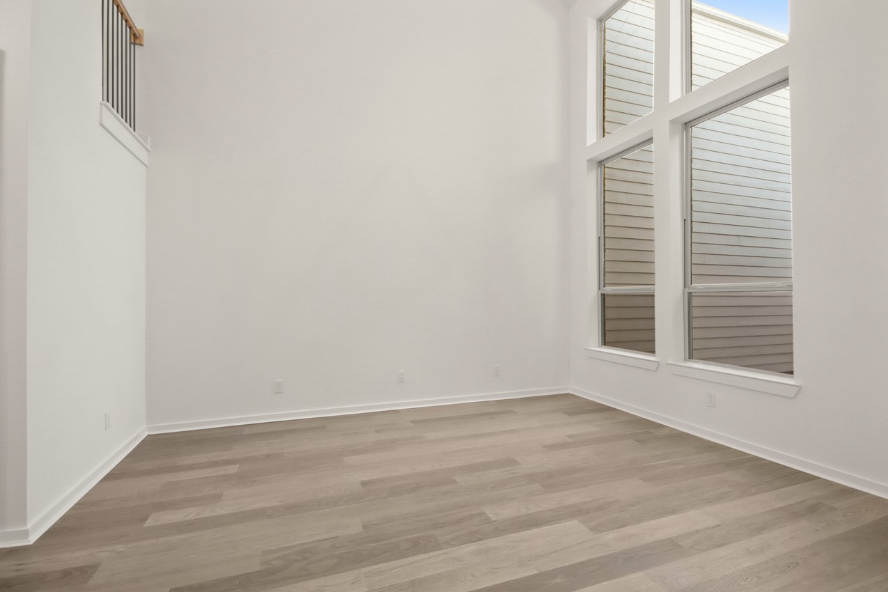 333 Fields Lane Montgomery, TX 77316 - Photo 9 of 20 Family Room