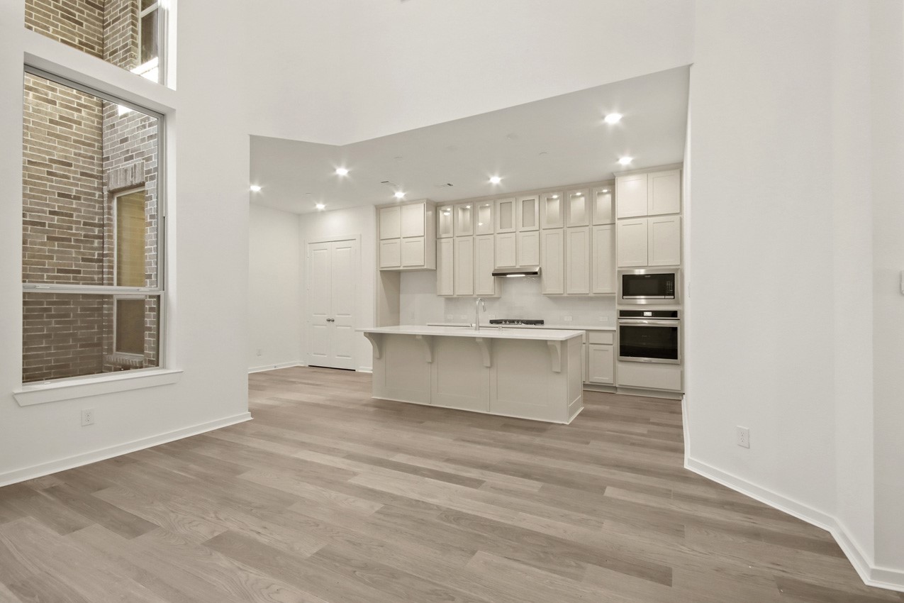 333 Fields Lane Montgomery, TX 77316 - Photo 10 of 20 Family Room