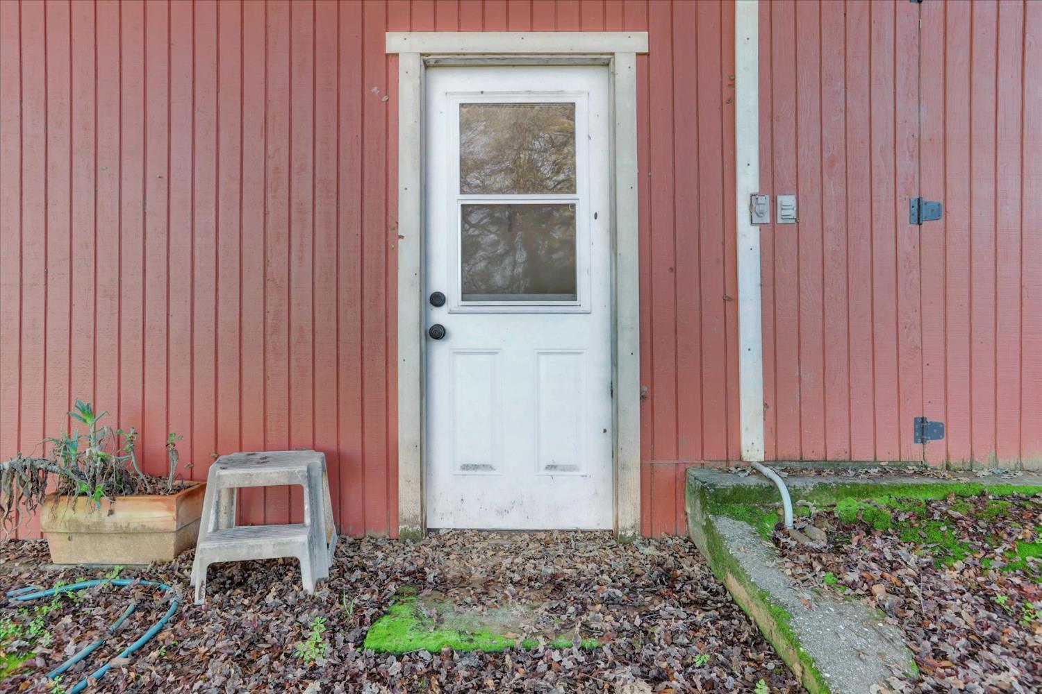 19310 John Born Road Penn Valley, CA 95946 - Photo 35 of 78 a front view of a house with a garden