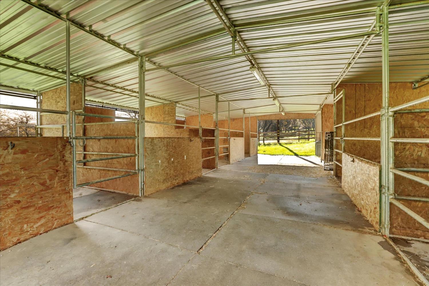 19310 John Born Road Penn Valley, CA 95946 - Photo 42 of 78 a view of a garage