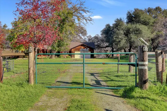 $725,000 | 19310 John Born Road, Penn Valley, CA 95946