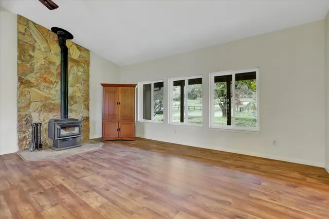 $725,000 | 19310 John Born Road, Penn Valley, CA 95946