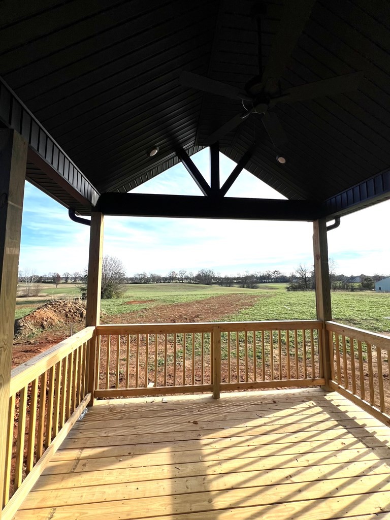 442 Old Major Road Hopkinsville, KY 42240 - Photo 2 of 29 a view of a ocean from a balcony