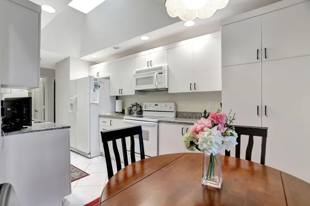 $4,000 | 7472 La Paz Boulevard, Unit 302, Boca Raton, FL 33433