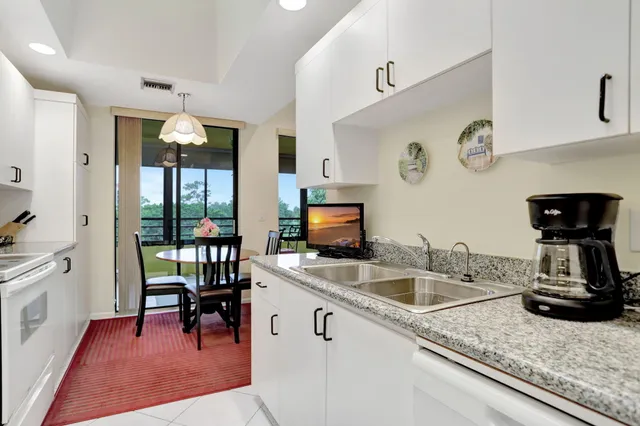 $4,000 | 7472 La Paz Boulevard, Unit 302, Boca Raton, FL 33433