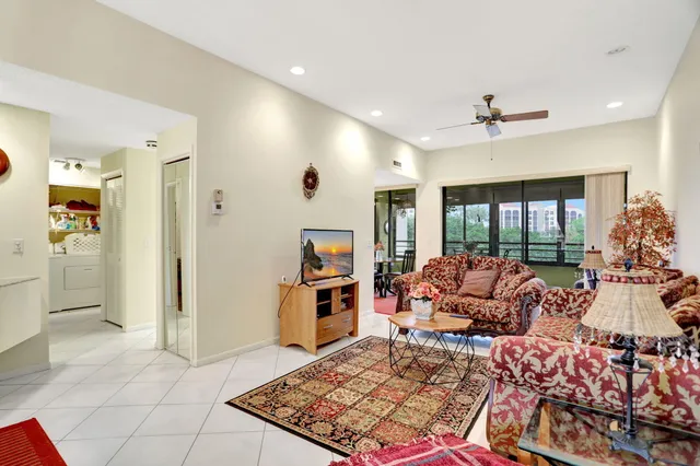 $4,000 | 7472 La Paz Boulevard, Unit 302, Boca Raton, FL 33433