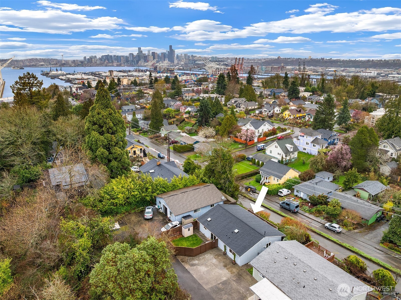 4115 21st Avenue Southwest Seattle, WA 98106 - Photo 3 of 31