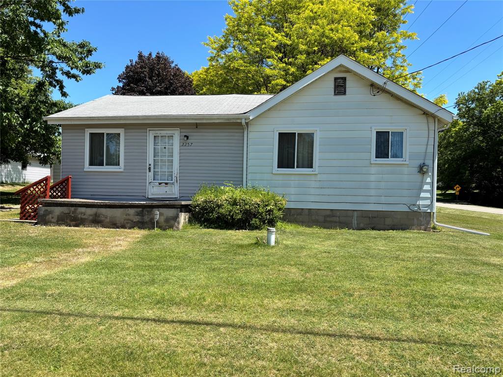 2257 Lodge Road Flint, MI 48532 - Photo 2 of 18