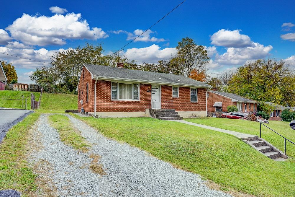 4920 Rowe Ridge Road Northwest Roanoke, VA 24017 - Photo 3 of 15 Front2