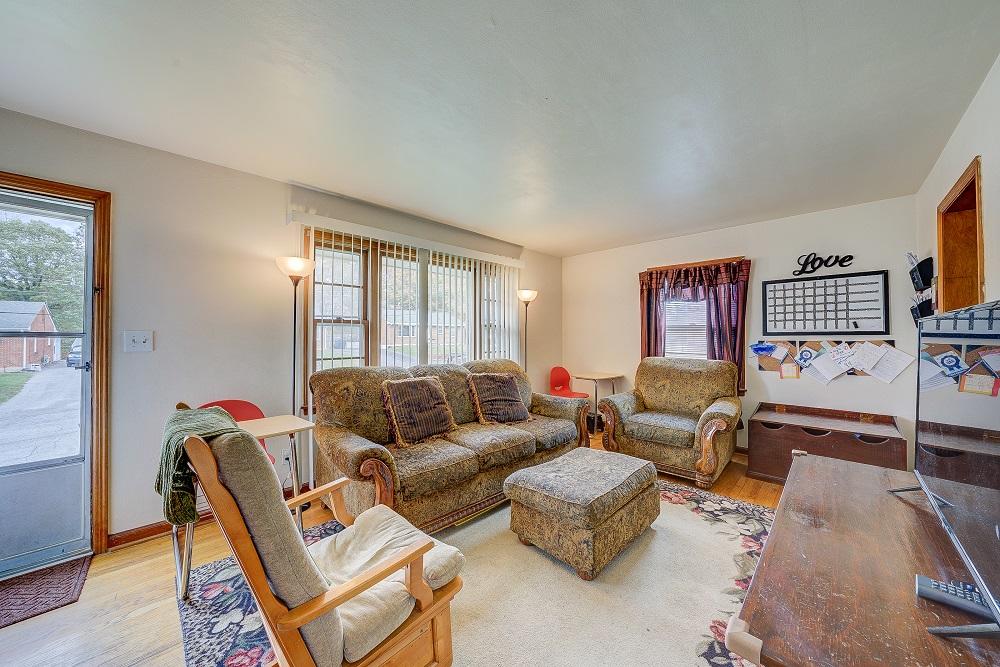 4920 Rowe Ridge Road Northwest Roanoke, VA 24017 - Photo 4 of 15 Living Room
