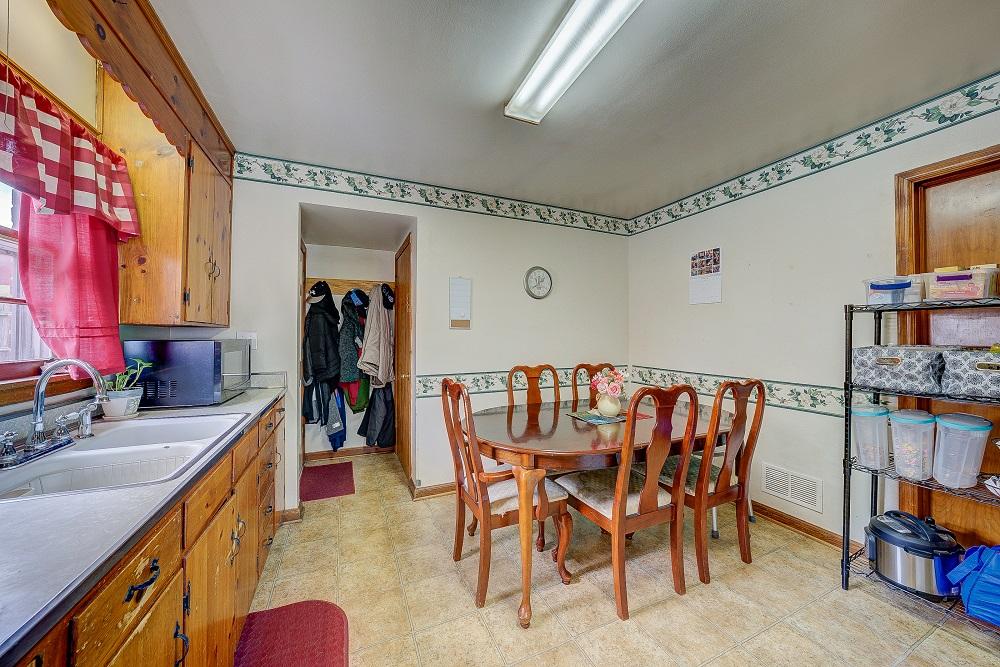 4920 Rowe Ridge Road Northwest Roanoke, VA 24017 - Photo 8 of 15 Eat-In Kitchen2