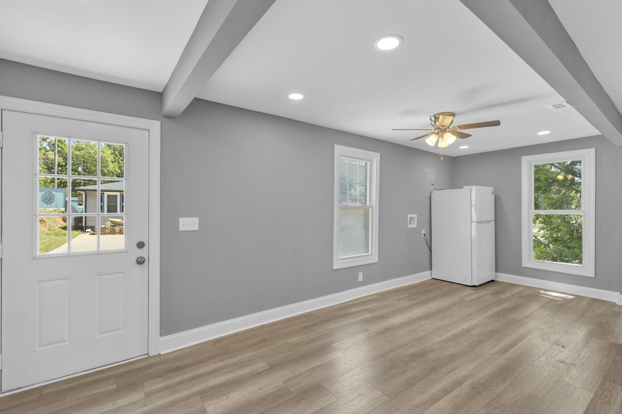 223 East 4th Avenue Springfield, TN 37172 - Photo 5 of 13 an empty room with windows and closet