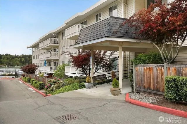 $2,250 | 5021 Ripley Lane North, Unit 108, Renton, WA 98056