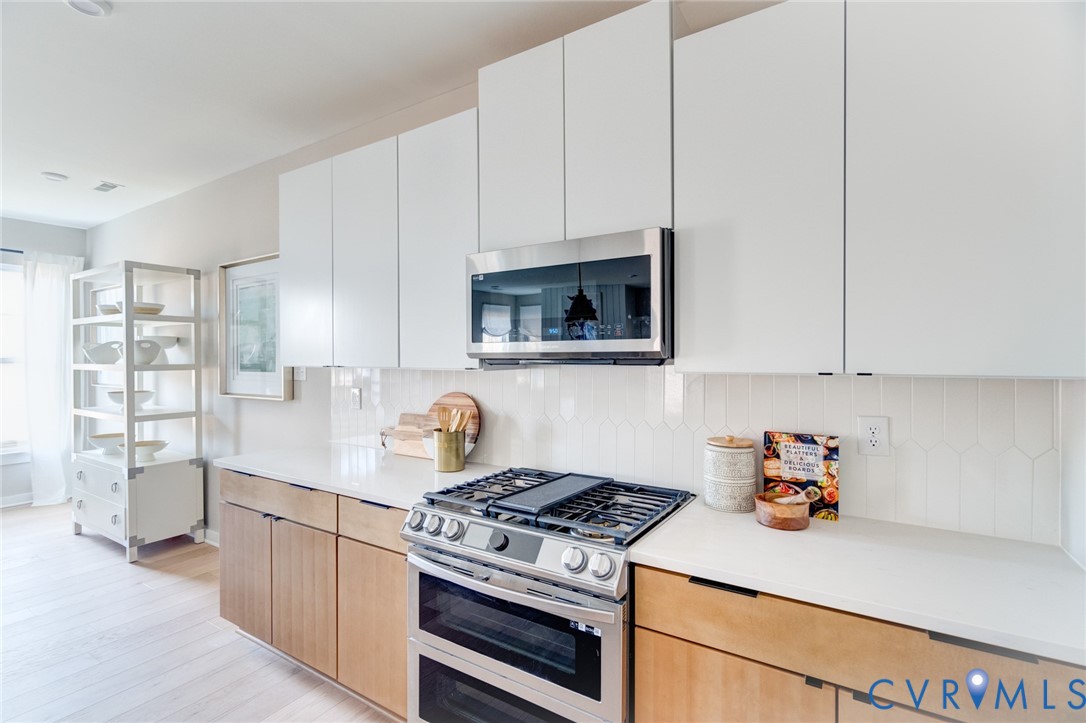 0 Canoe Pointe Loop, Unit 991 Moseley, VA 23120 - Photo 9 of 21 a kitchen with stainless steel appliances a stove a white cabinets and a refrigerator