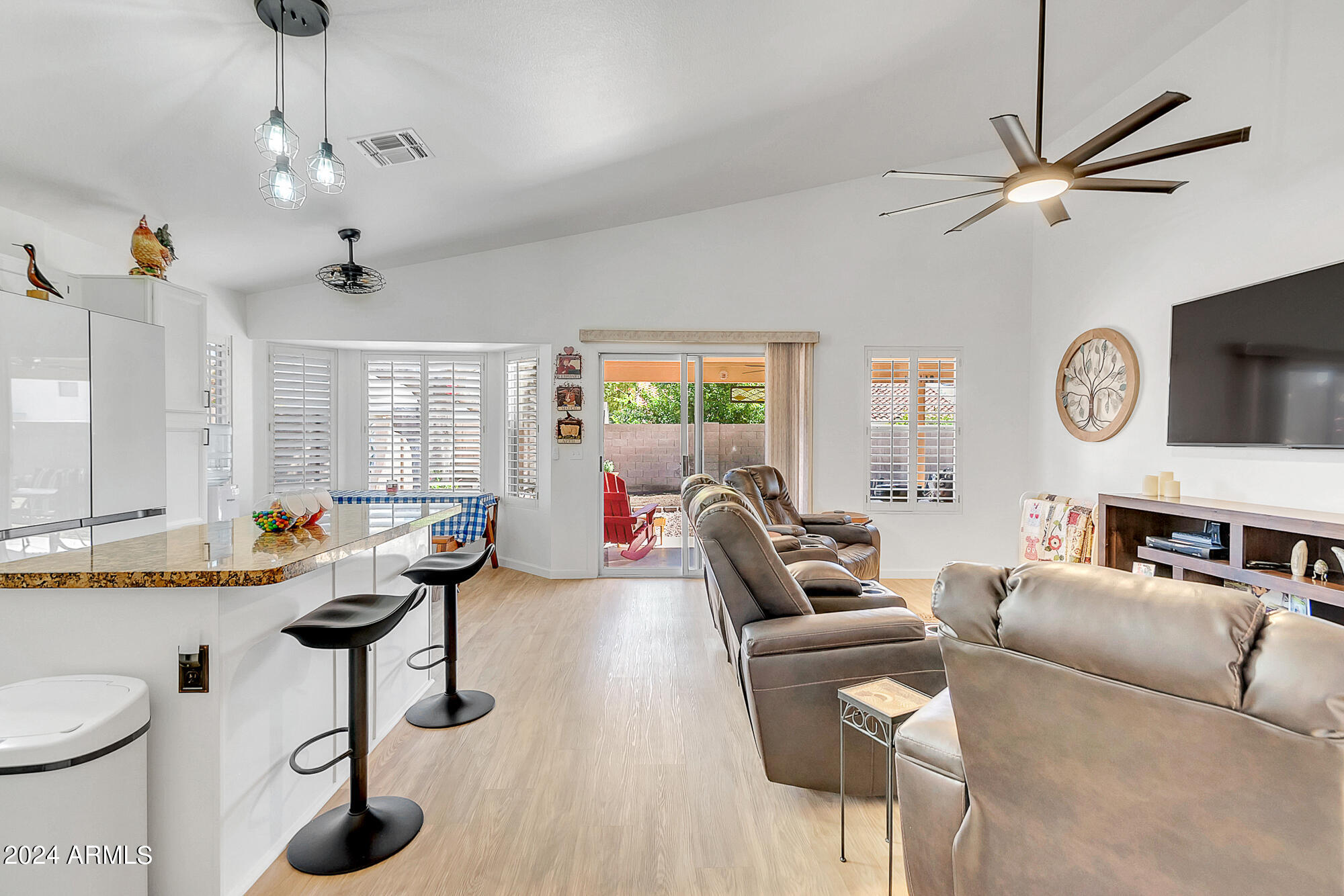 7673 West Calavar Road Peoria, AZ 85381 - Photo 4 of 30 DSC_4645
