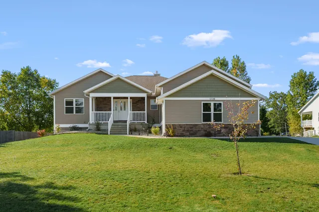 $564,000 | 1720 Carlisle Drive, St. Joseph, MI 49085