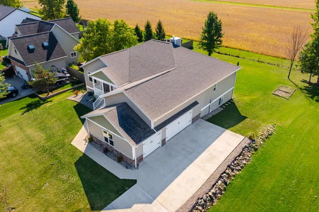 $564,000 | 1720 Carlisle Drive, St. Joseph, MI 49085