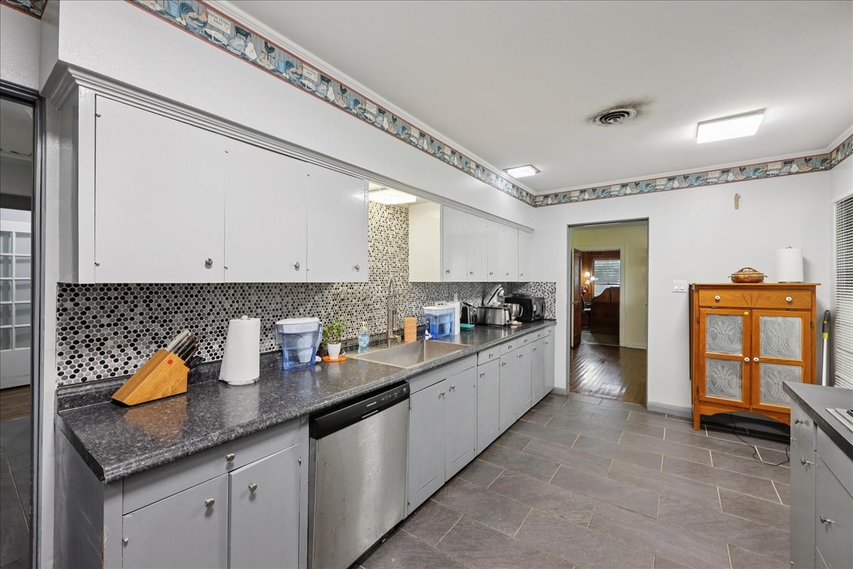 11910 Cedar Gully Road Beach City, TX 77523 - Photo 31 of 50 a kitchen with granite countertop lots of counter top space