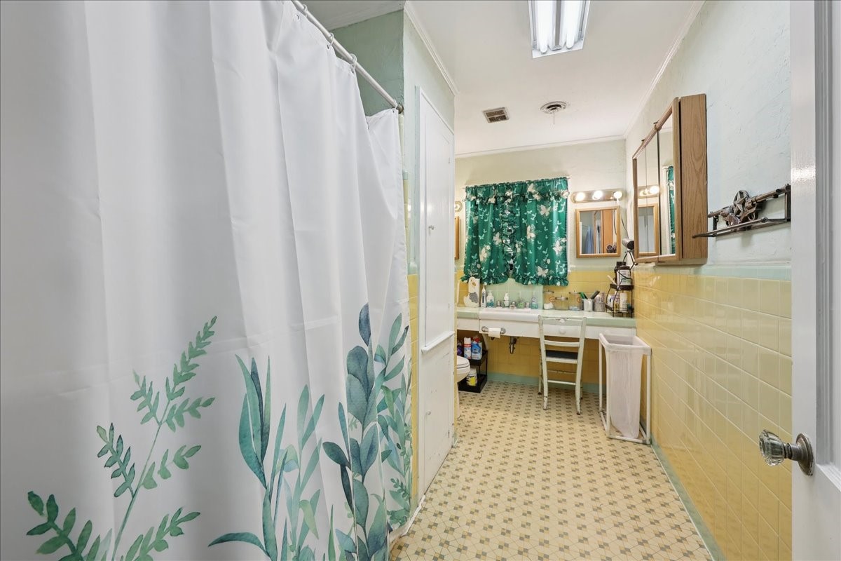 11910 Cedar Gully Road Beach City, TX 77523 - Photo 38 of 50 a dining room with furniture