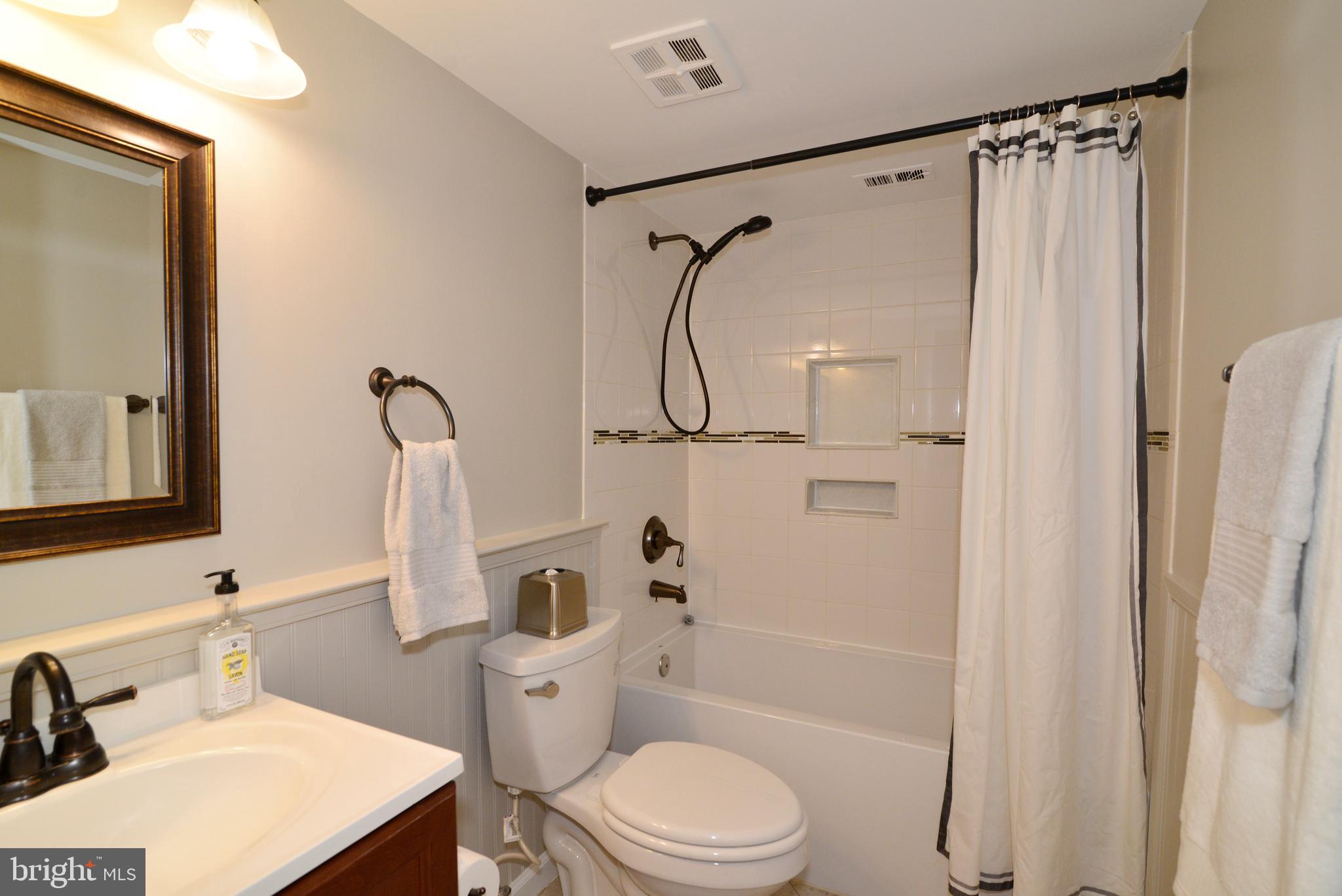 11623 Vantage Hill Road, Unit 1A Reston, VA 20190 - Photo 17 of 21 Remodeled Bathroom.