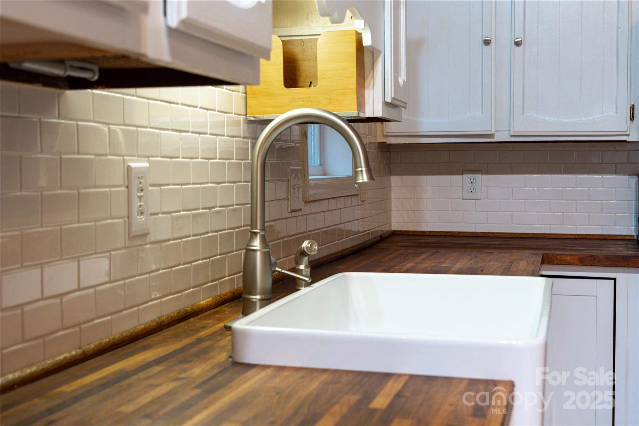 27071 Catamaran Drive Tega Cay, SC 29708 - Photo 14 of 30 a bathroom with a bathtub