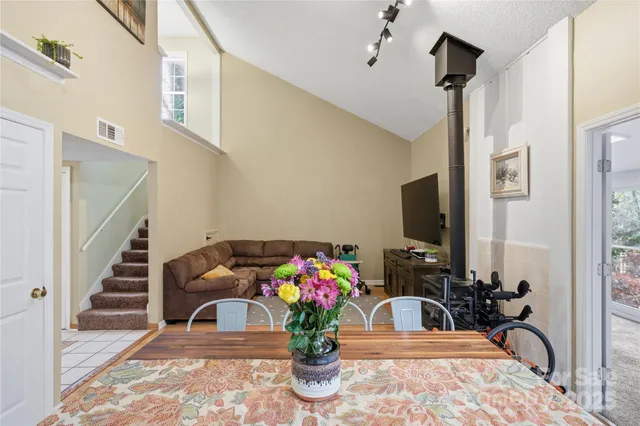 a view of entryway with furniture