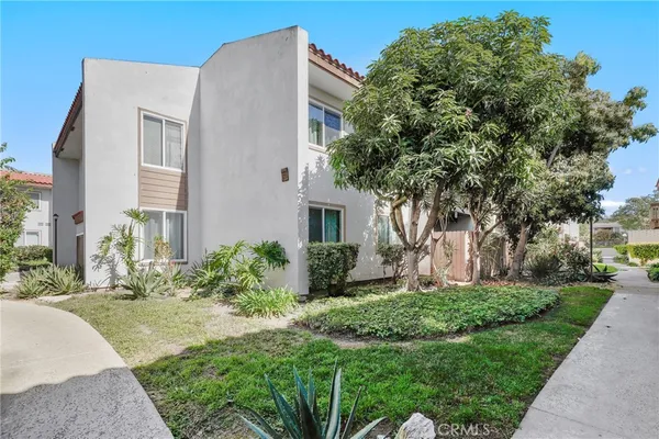 $575,000 | 2501 West Sunflower Avenue, Unit E16, Santa Ana, CA 92704