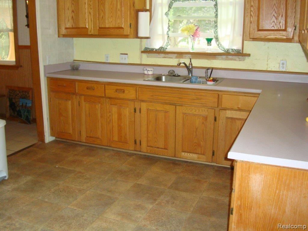 17225 Bak Road Belleville, MI 48111 - Photo 11 of 20
