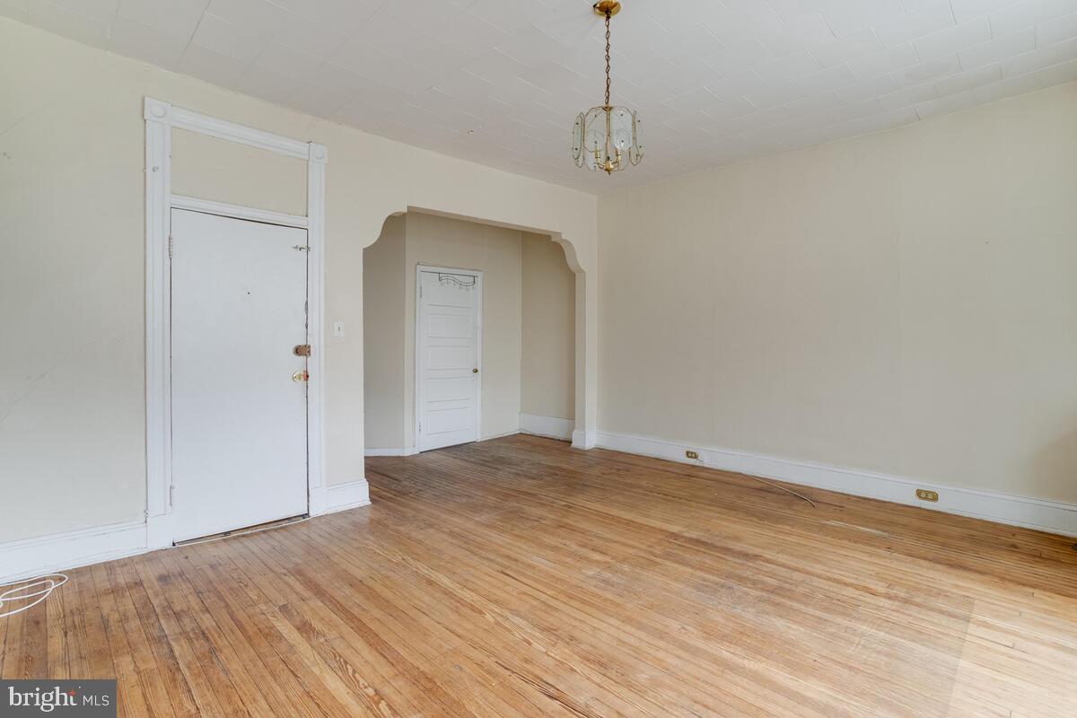 2739 North Calvert Street Baltimore, MD 21218 - Photo 21 of 61 Unit 2 Floor 2: Living Room
