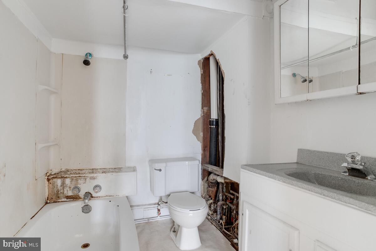 2739 North Calvert Street Baltimore, MD 21218 - Photo 23 of 61 Unit 2 Floor 2: Bathroom